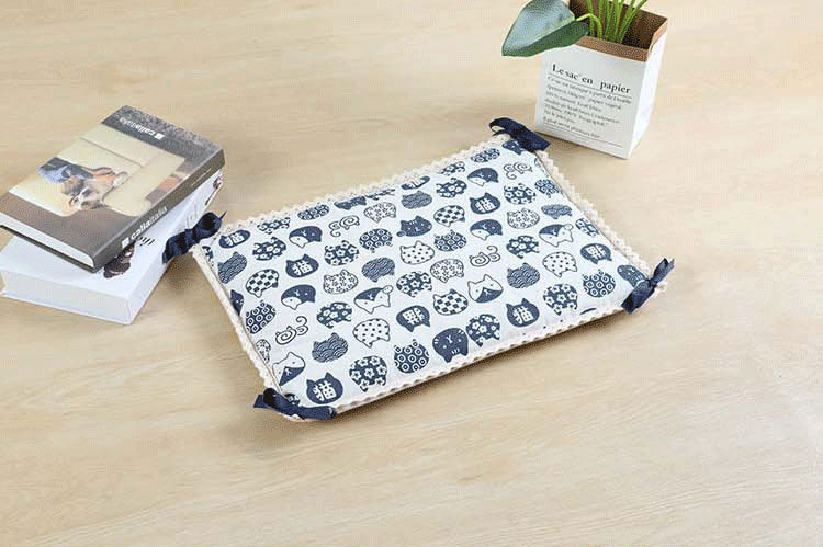 Pet feature printed warm Cushion